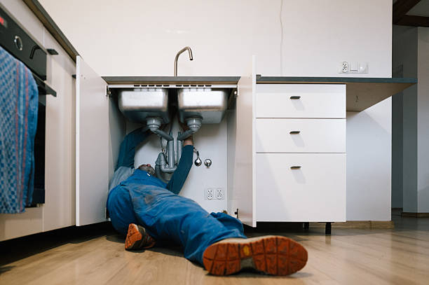 Professional Leak Detection technician working in Oak Lawn, IL